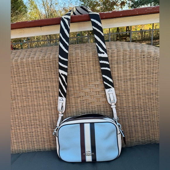 Coach crossbody camera bag style purse - Picture 2 of 9